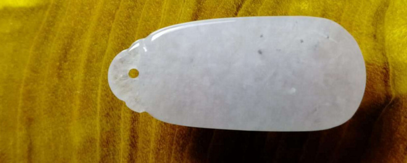 冬不戴玉夏不戴金是什么意思